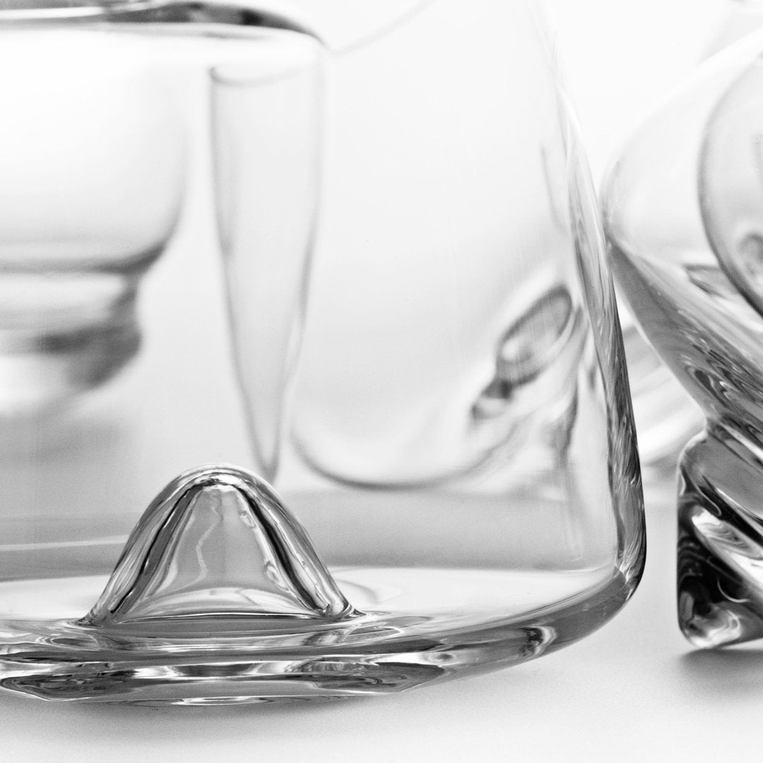 Clear glass bowls with smooth, modern shapes and subtle reflections, perfect for elegant dining and decor.